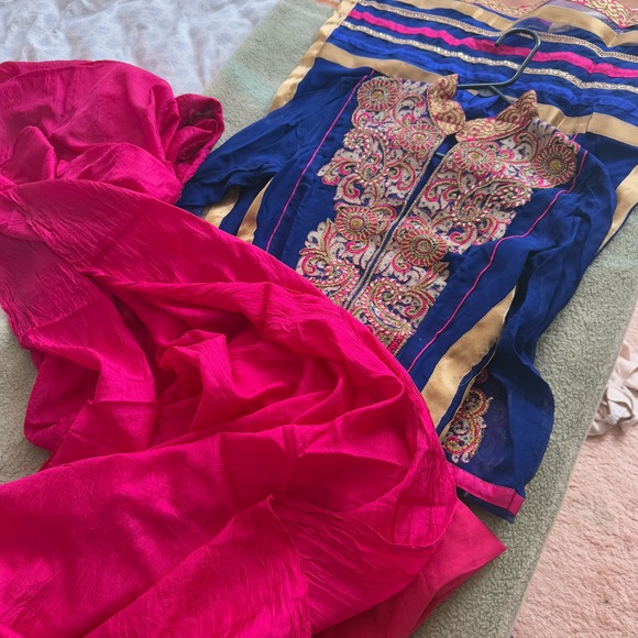 Indian/Bollywood/Desi style Brand New 3-piece Suit - Party Wear - Picture 4 of 16